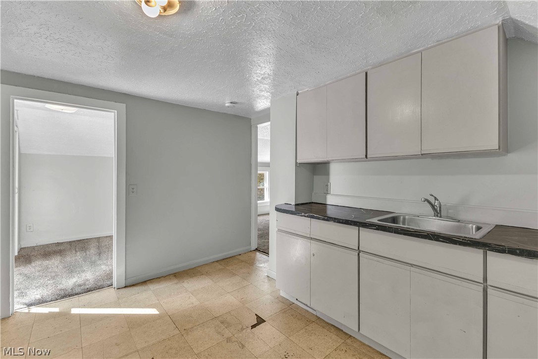 7606 Vineyard Avenue Garfield Heights OH 44105