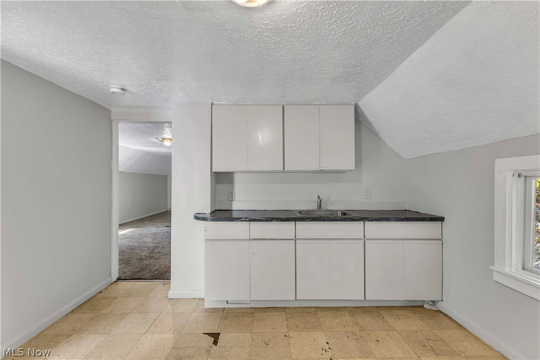 7606 Vineyard Avenue Garfield Heights OH 44105
