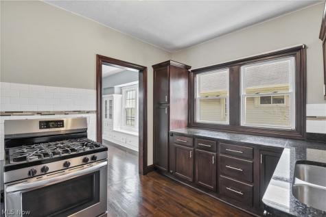 10109 Almira Avenue Cleveland OH 44111