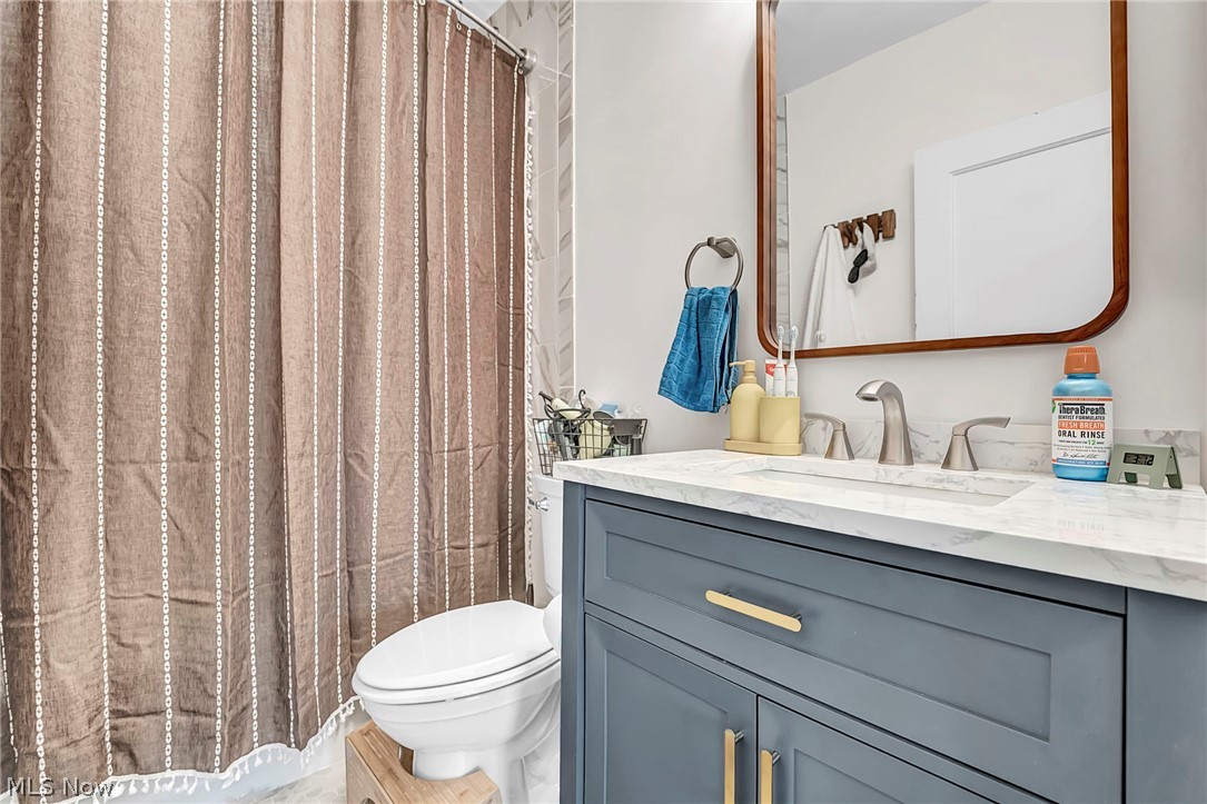 2203 Bunts Road Lakewood OH 44107