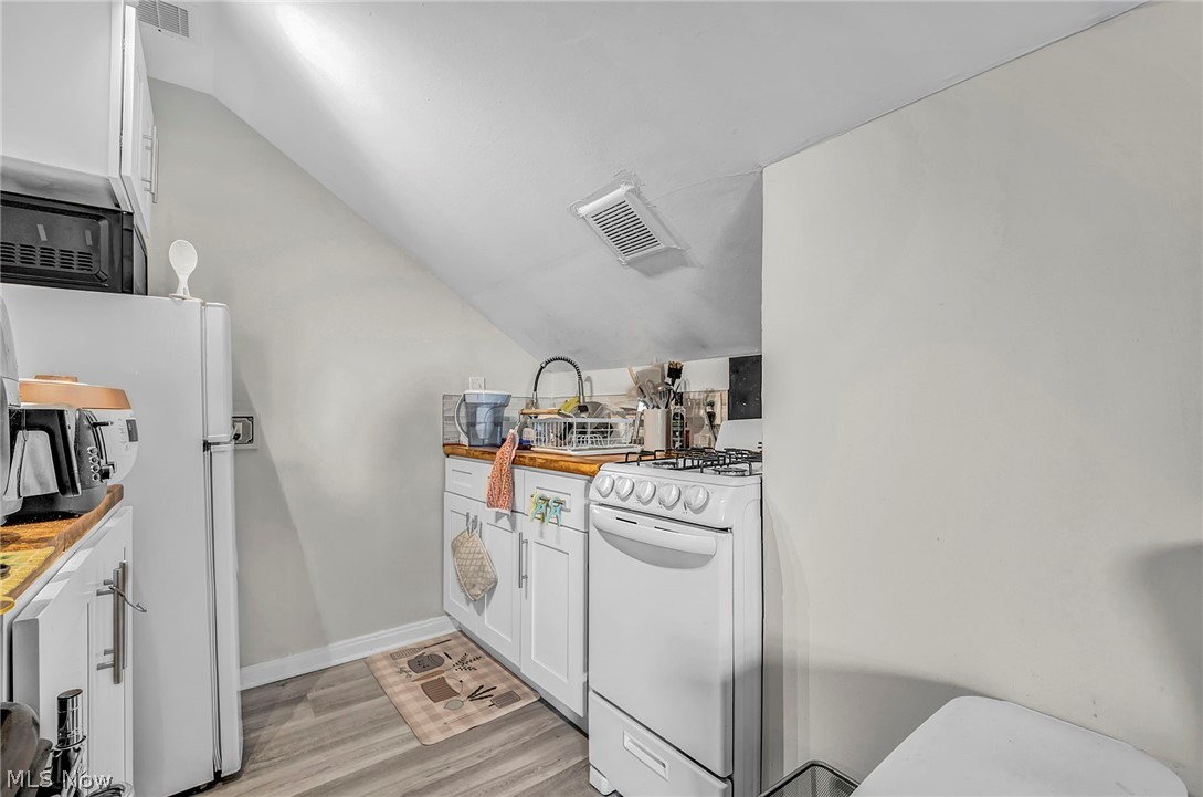 2203 Bunts Road Lakewood OH 44107