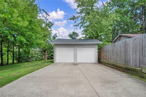 2203 Bunts Road Lakewood OH 44107