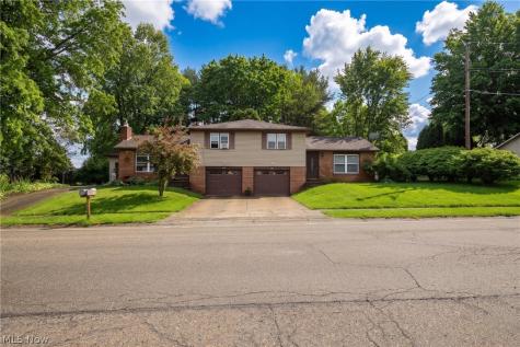 824-826 Reno Drive Louisville OH 44641