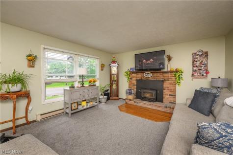 824-826 Reno Drive Louisville OH 44641