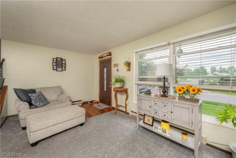 824-826 Reno Drive Louisville OH 44641