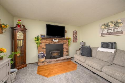 824-826 Reno Drive Louisville OH 44641
