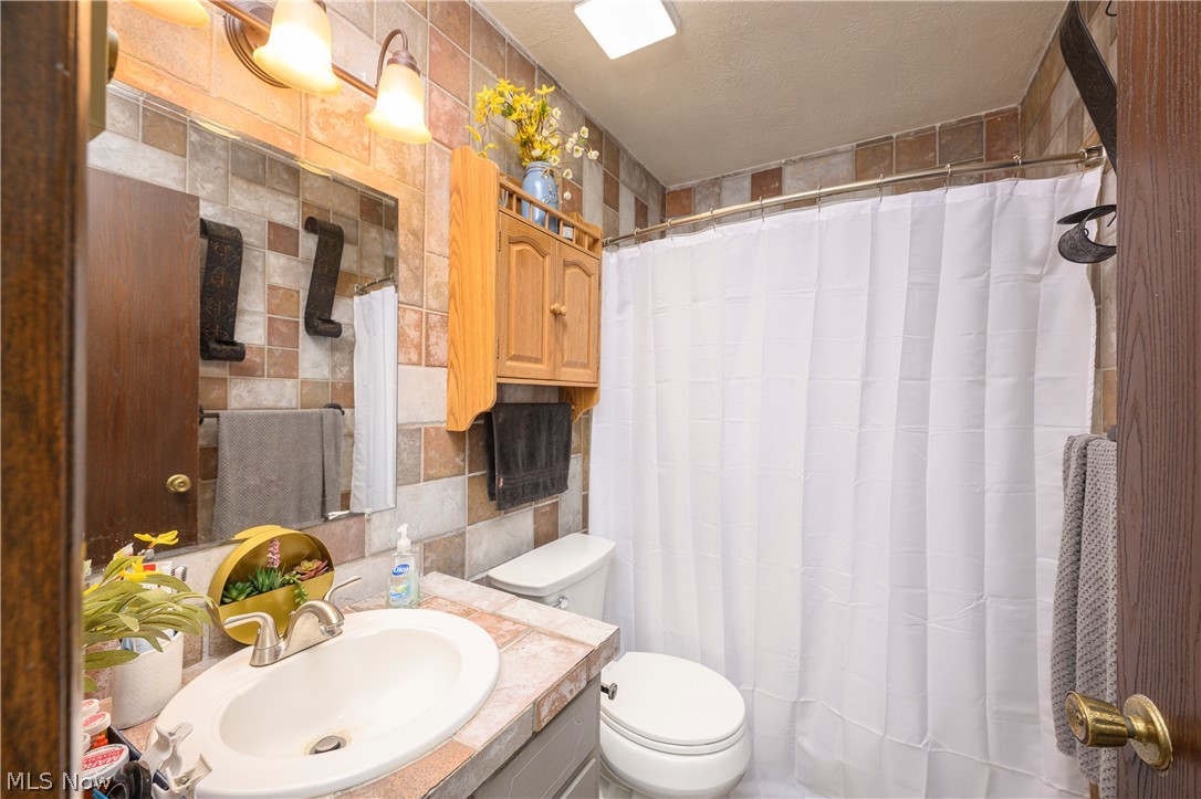 824-826 Reno Drive Louisville OH 44641
