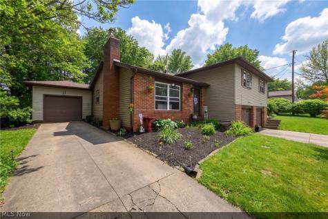 824-826 Reno Drive Louisville OH 44641