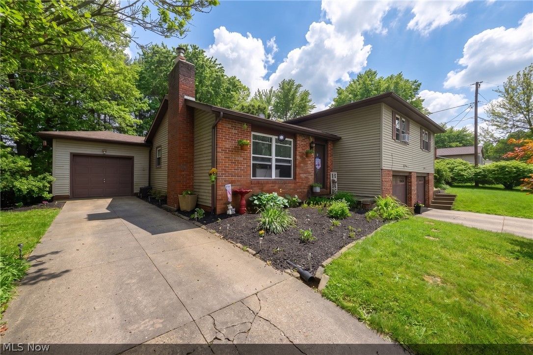 824-826 Reno Drive Louisville OH 44641