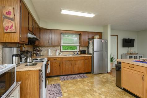 824-826 Reno Drive Louisville OH 44641