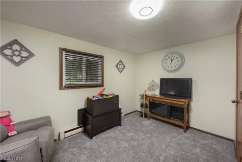 824-826 Reno Drive Louisville OH 44641