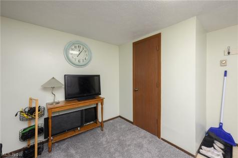 824-826 Reno Drive Louisville OH 44641