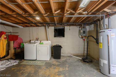 824-826 Reno Drive Louisville OH 44641