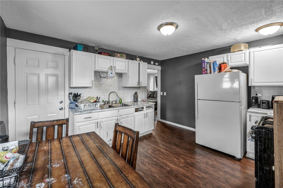 228 Gates Elyria OH 44035