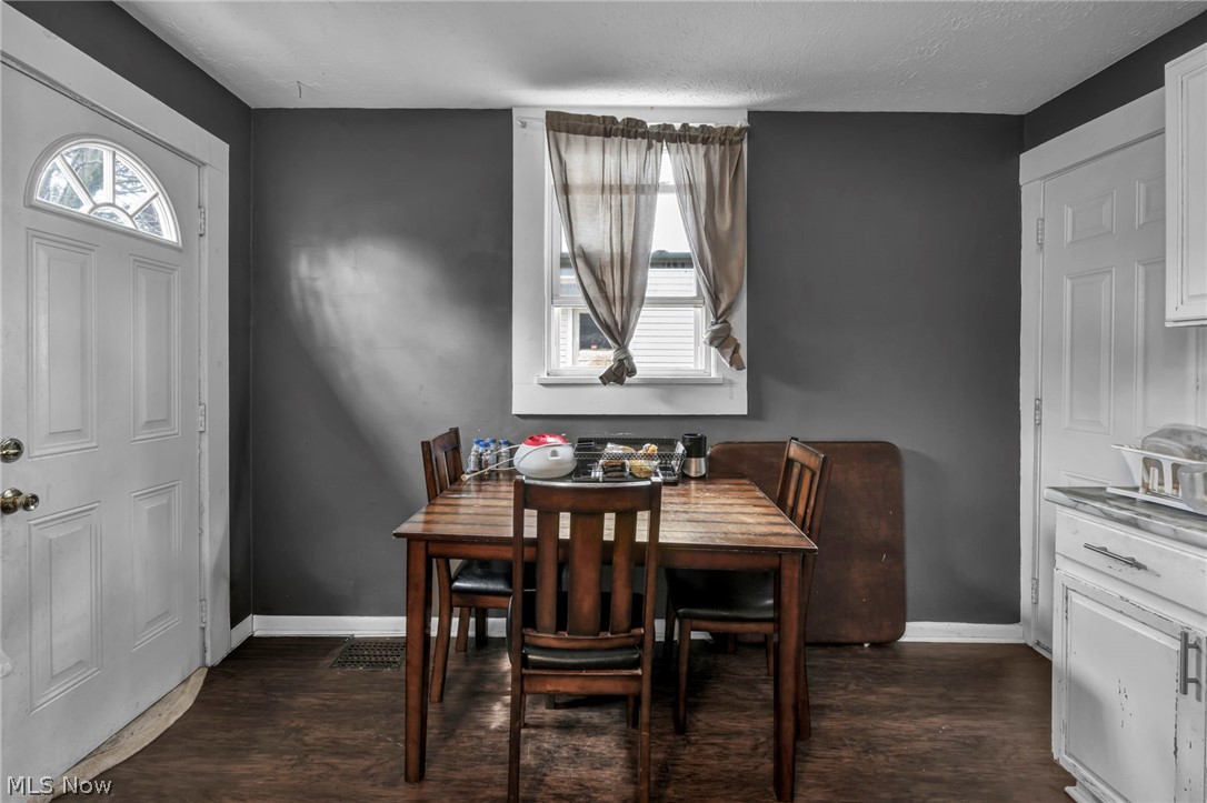 228 Gates Elyria OH 44035