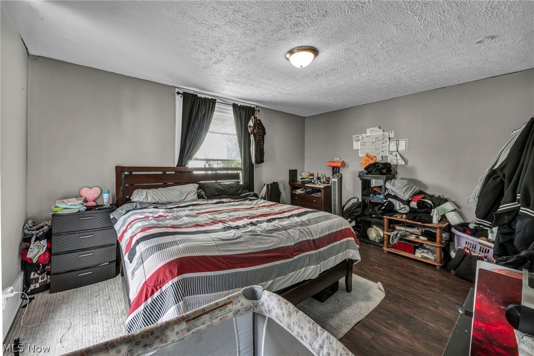 228 Gates Elyria OH 44035