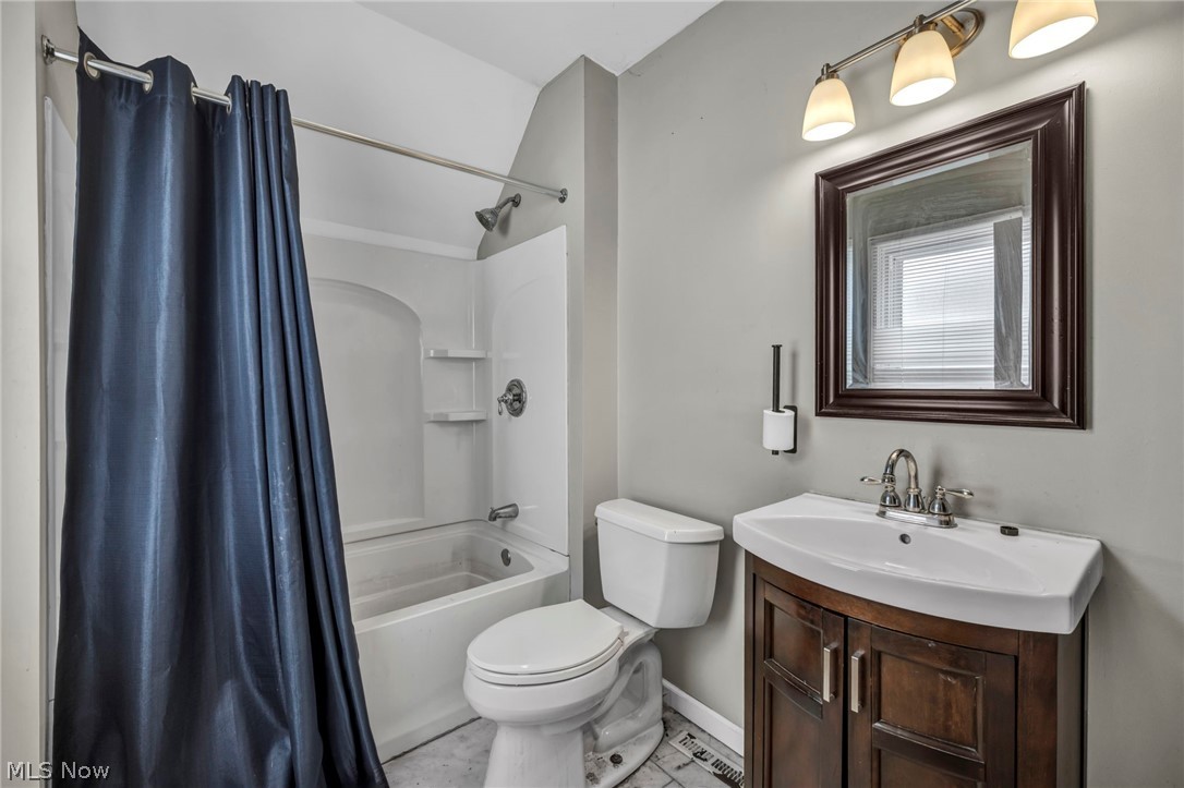 228 Gates Elyria OH 44035