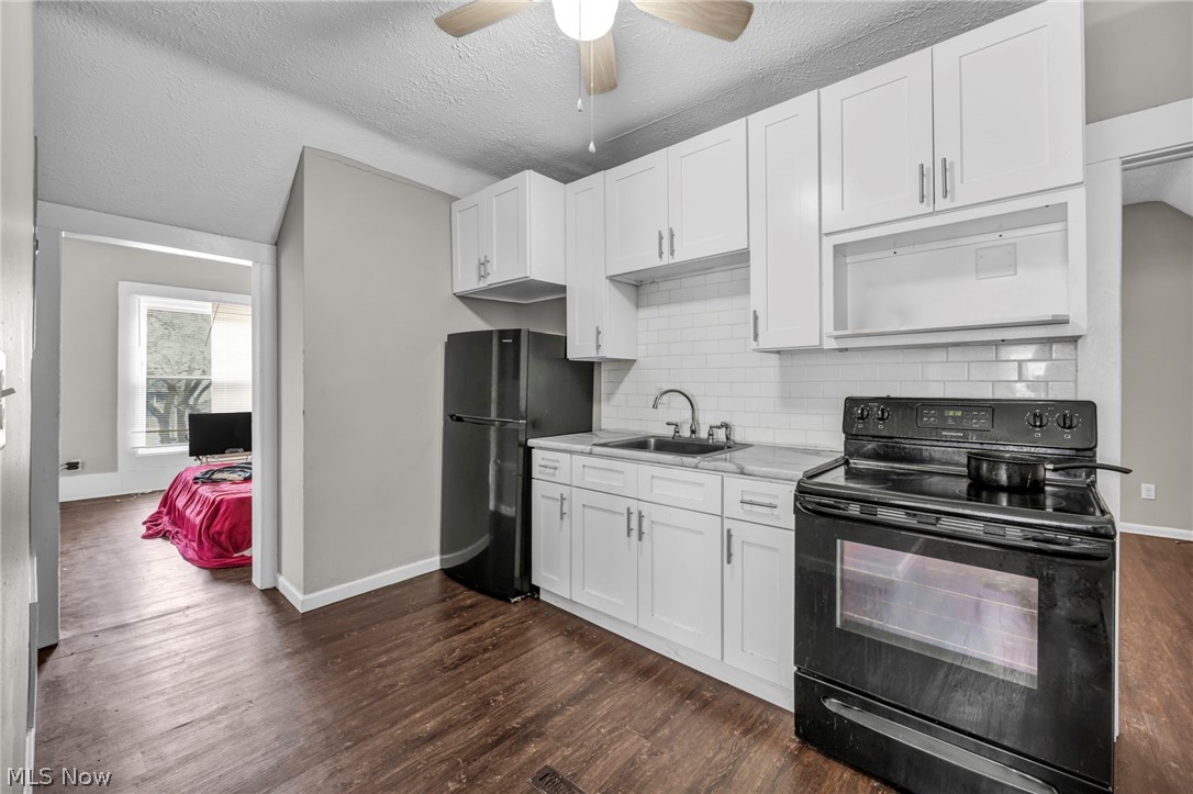 228 Gates Elyria OH 44035