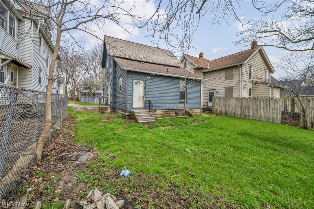 228 Gates Elyria OH 44035