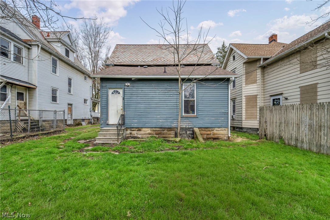 228 Gates Elyria OH 44035