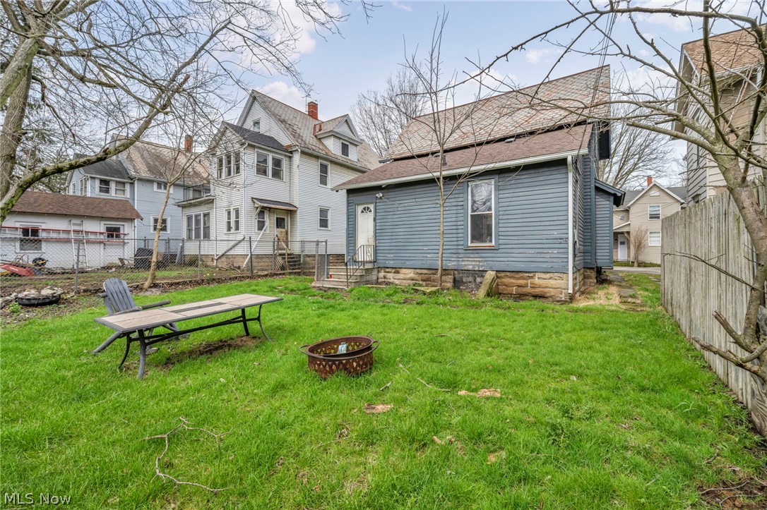 228 Gates Elyria OH 44035