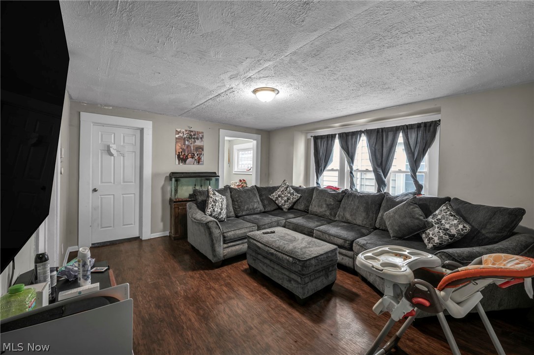 228 Gates Elyria OH 44035