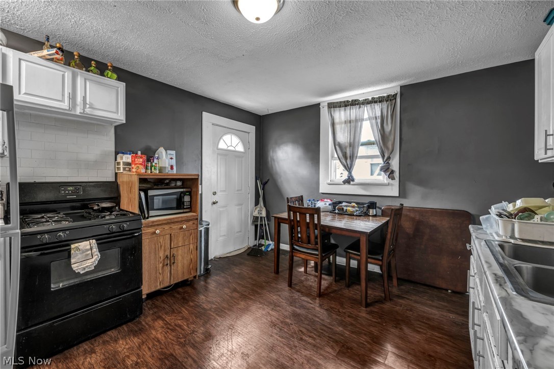 228 Gates Elyria OH 44035
