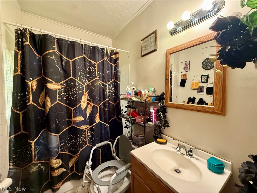 412 E 146th Street Cleveland OH 44110