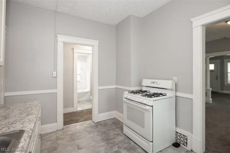 9421 Parkview Avenue Cleveland OH 44104