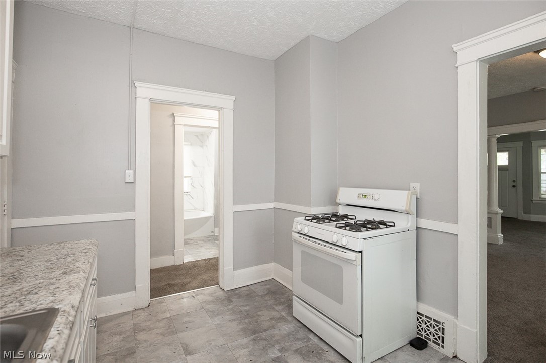 9421 Parkview Avenue Cleveland OH 44104