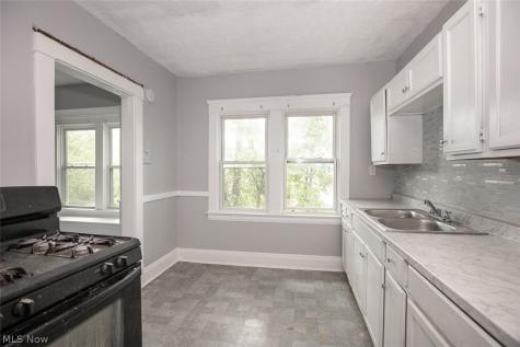 9421 Parkview Avenue Cleveland OH 44104