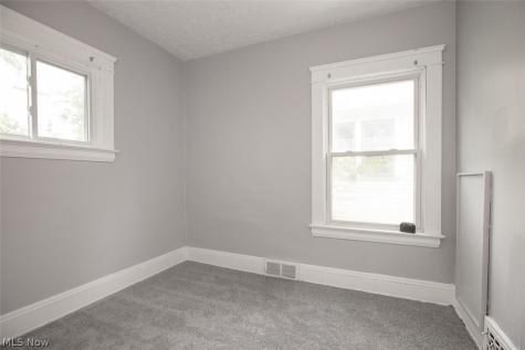 9421 Parkview Avenue Cleveland OH 44104