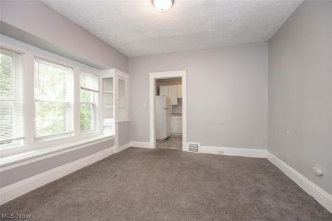 9421 Parkview Avenue Cleveland OH 44104