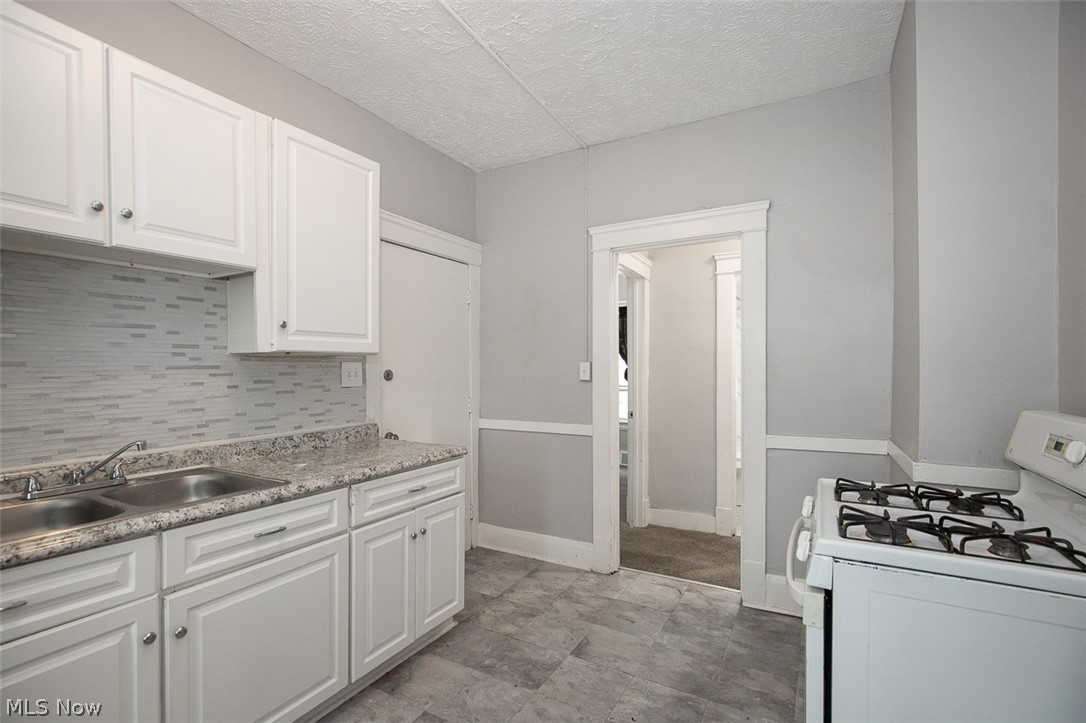 9421 Parkview Avenue Cleveland OH 44104