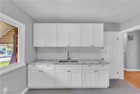 3852 E 140th Street Cleveland OH 44128