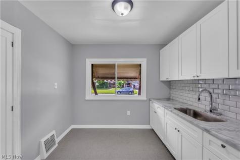 3852 E 140th Street Cleveland OH 44128