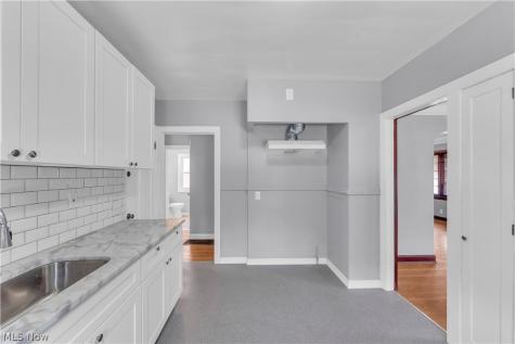 3852 E 140th Street Cleveland OH 44128