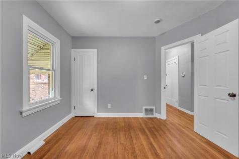 3852 E 140th Street Cleveland OH 44128