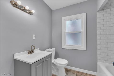 3852 E 140th Street Cleveland OH 44128