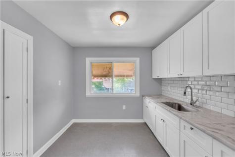 3852 E 140th Street Cleveland OH 44128