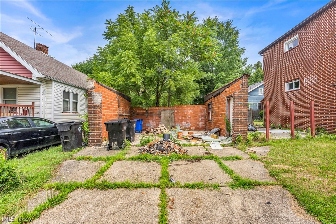 3852 E 140th Street Cleveland OH 44128