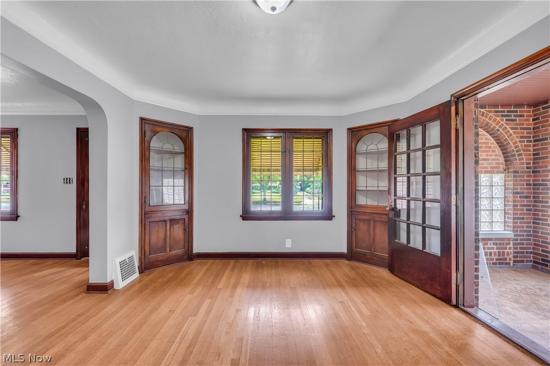 3852 E 140th Street Cleveland OH 44128