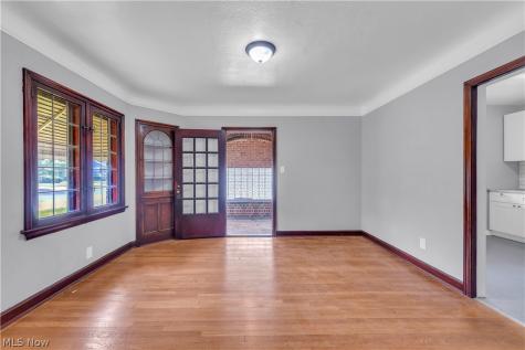 3852 E 140th Street Cleveland OH 44128