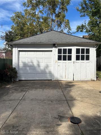 18309 Edgerton Road Cleveland OH 44119