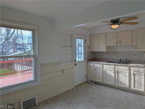 1490 - 1492 E 250th Street Euclid OH 44117