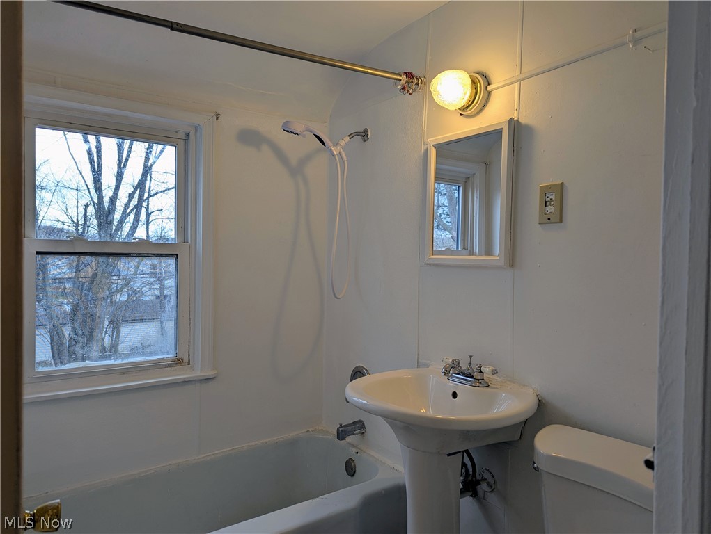 1490 - 1492 E 250th Street Euclid OH 44117