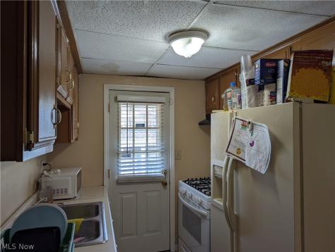 1490 - 1492 E 250th Street Euclid OH 44117