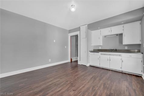 4438 Pearl Road Cleveland OH 44109