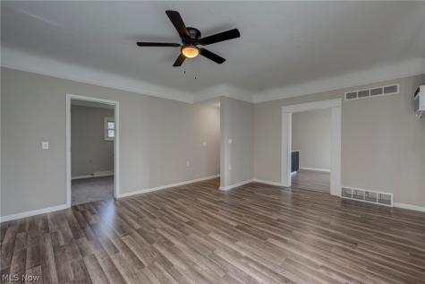4438 Pearl Road Cleveland OH 44109
