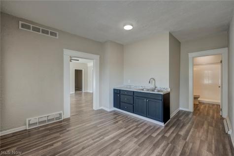 4438 Pearl Road Cleveland OH 44109